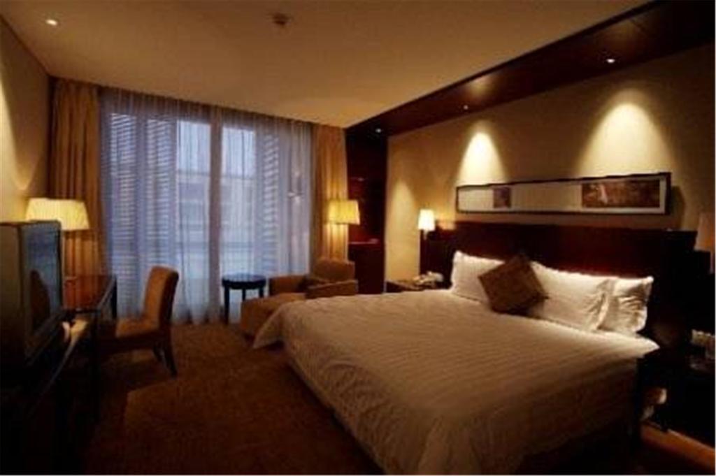 Howard Johnson Plaza Lingang Shanghai Nanhui Room photo