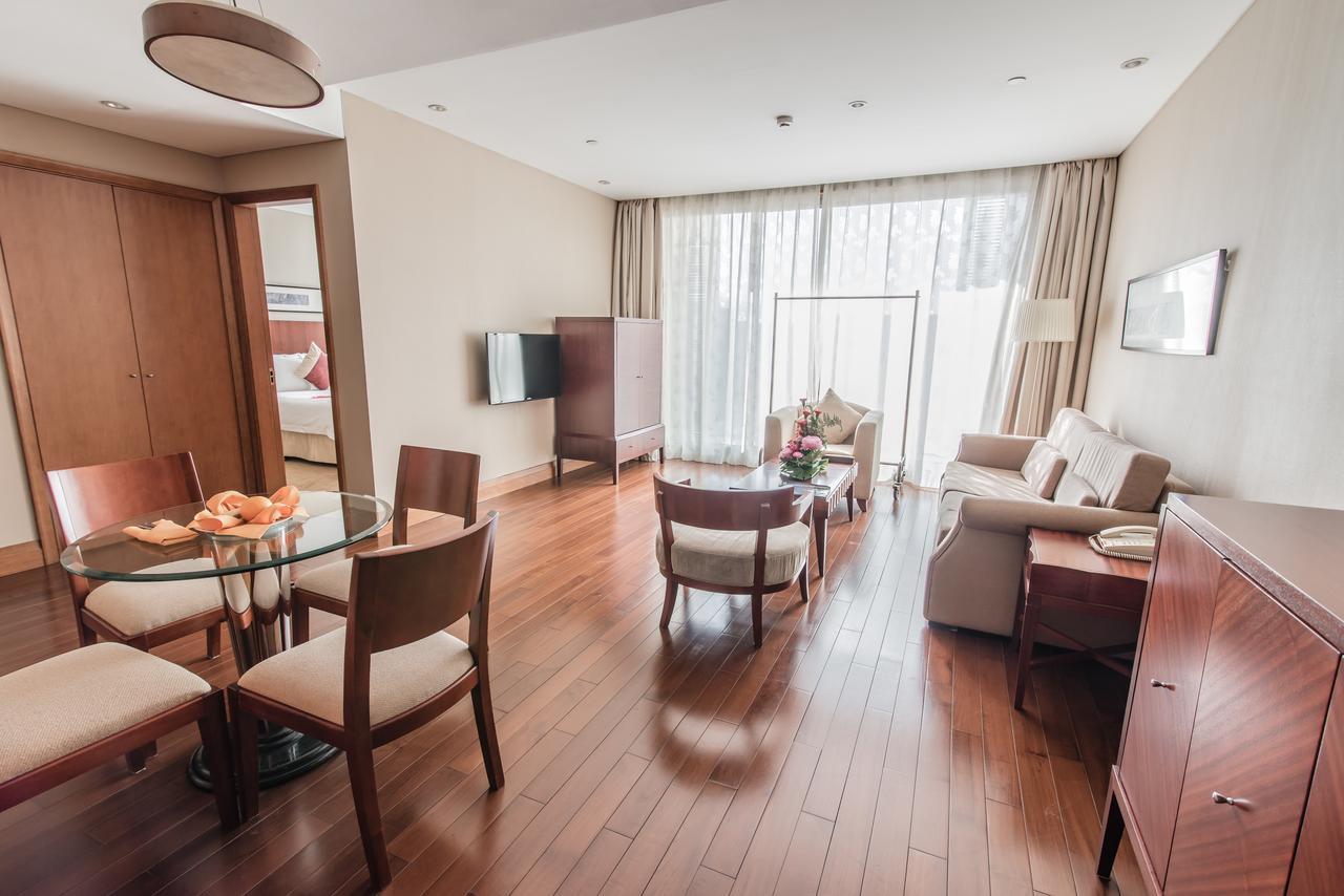 Howard Johnson Plaza Lingang Shanghai Nanhui Exterior photo